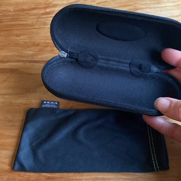 🆕 Oakley Kids Hardcase - Picture 2 of 3